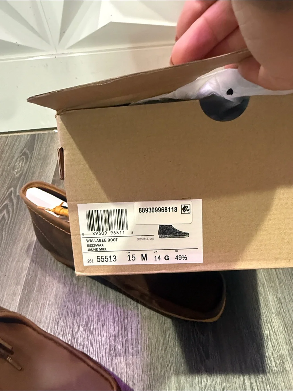 Clark’s Men’s Brown Wallabee Boot in brown beeswax • Sz 15
